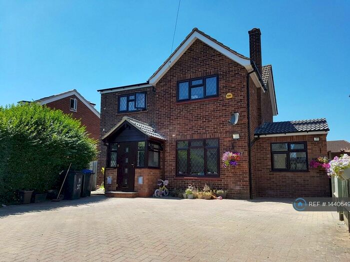 4 Bedroom Detached House To Rent In Lent Rise Road, Burnham, Slough, SL1