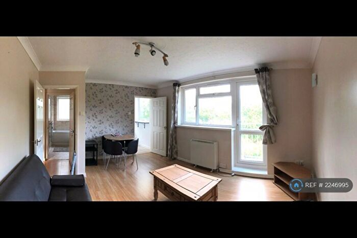 2 Bedroom Flat To Rent In Brook Court, Southampton, SO16
