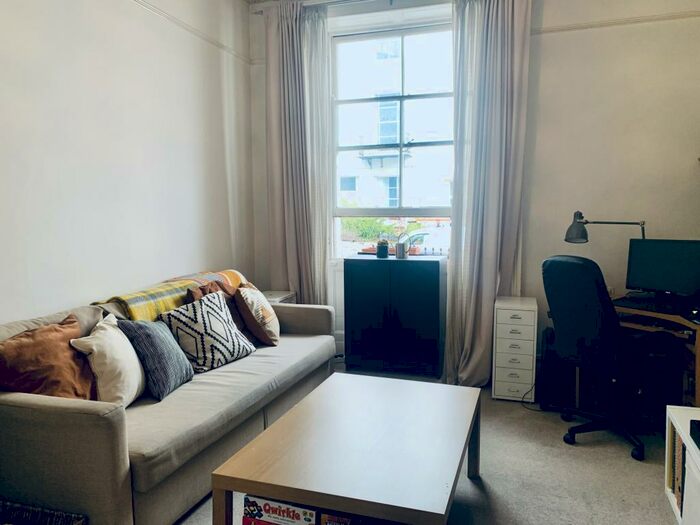 1 Bedroom Apartment To Rent In Southleigh Road, Clifton, BS8