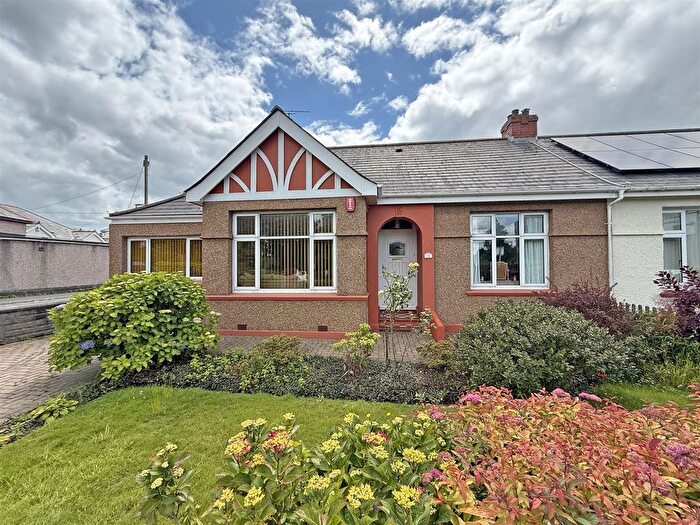 3 Bedroom Semi Detached Bungalow For Sale In Fort Austin Avenue, Crownhill, Plymouth, PL6