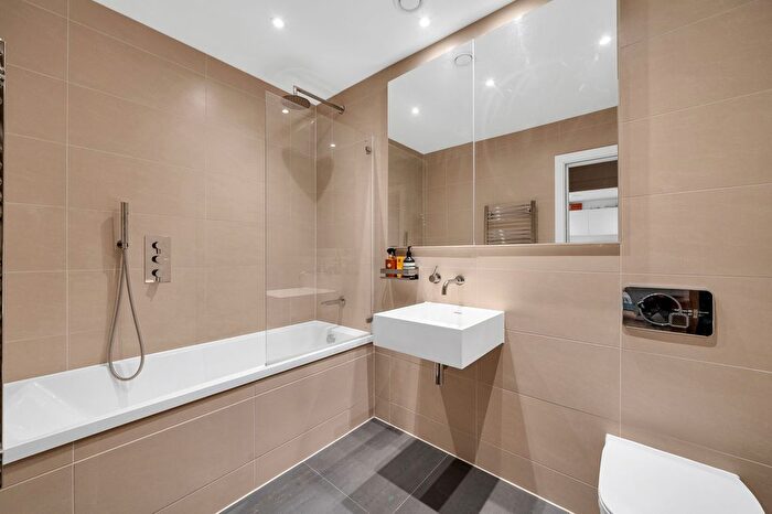 1 Bedroom Flat For Sale In Knoll Rise, Orpington, BR6