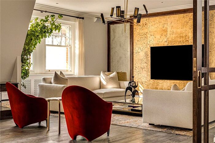 3 Bedroom Flat To Rent In South Street, London, W1K