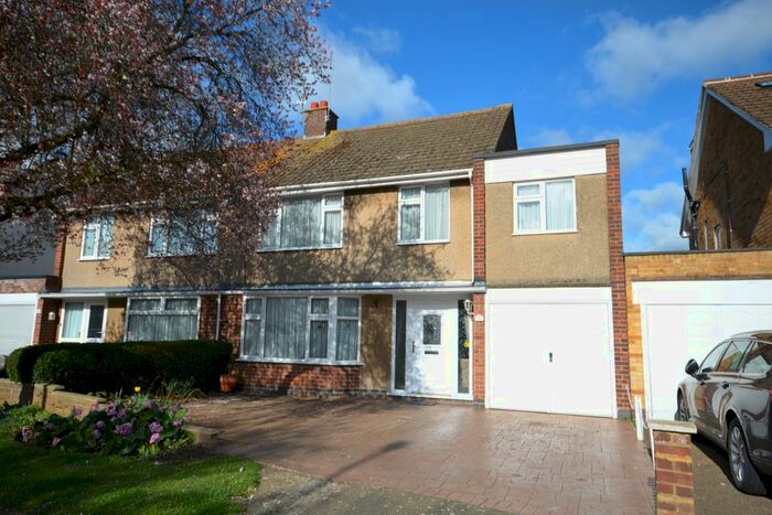 5 Bedroom Semi-Detached House To Rent In Cotswold Avenue, Duston, Northampton, NN5