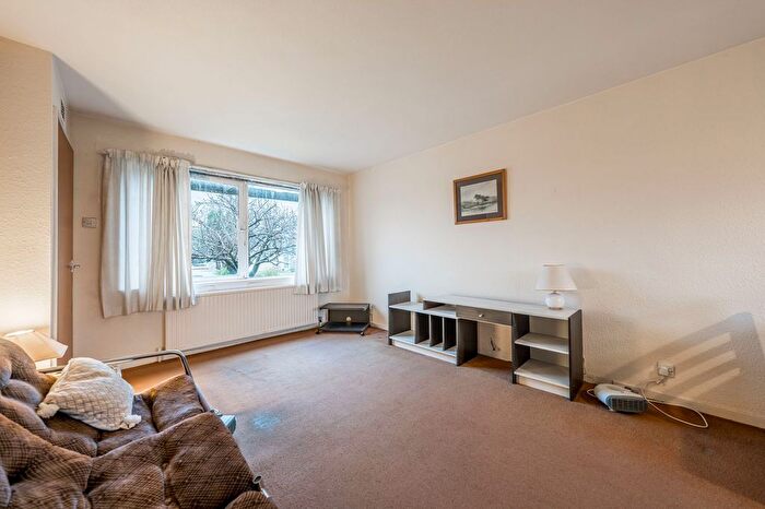 2 Bedroom Semi-Detached House For Sale In Hillend Road, Clarkston, G76