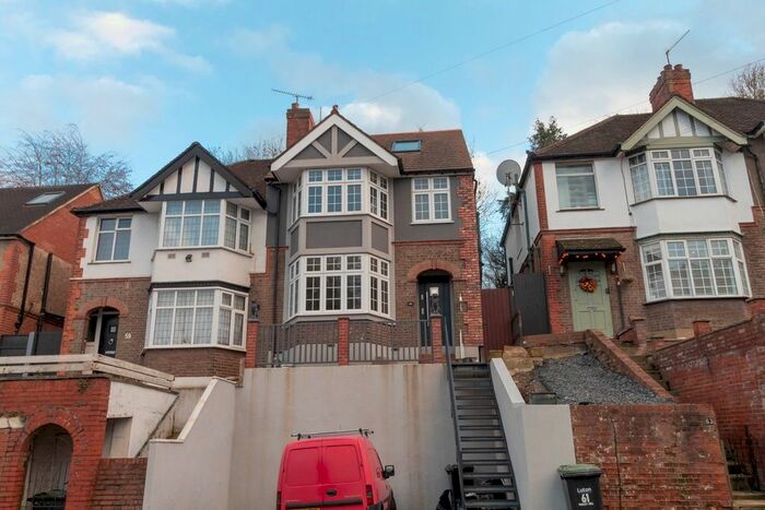 3 Bedroom Flat To Rent In Farley Hill, Luton, LU1