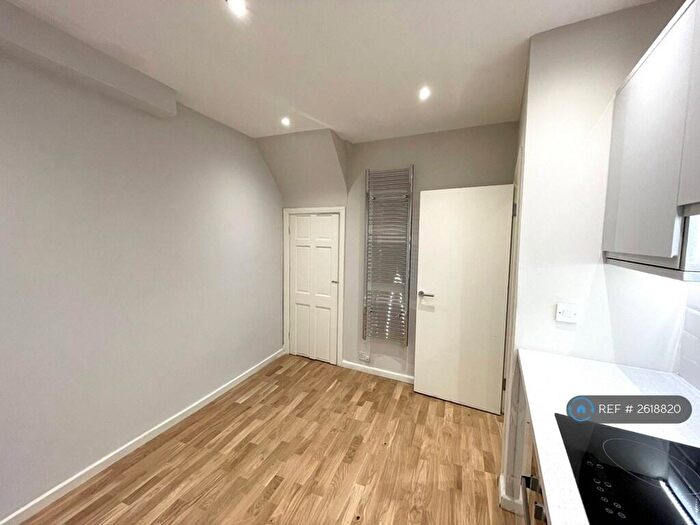 1 Bedroom Flat To Rent In Rye Lane, London, SE15