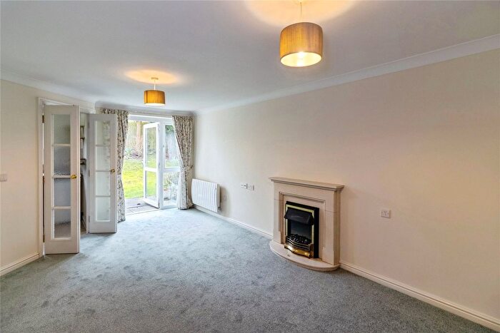 2 Bedroom Flat For Sale In Eden Court, Bletchley, MK2