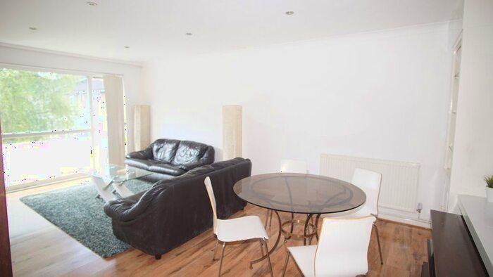 3 Bedroom Flat To Rent In White House Drive, Stanmore, HA7