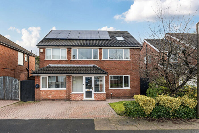 5 Bedroom Town House For Sale In Sandown Road, Bury, BL9
