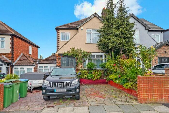 3 Bedroom Semi-Detached House To Rent In Green Lane, London, SE9