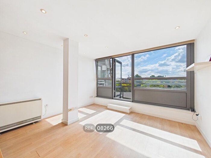 1 Bedroom Flat To Rent In Courtenay House, , New Park Road, London, SW2