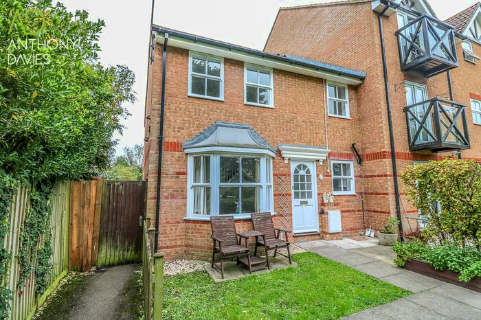 2 Bedroom End Of Terrace House To Rent In Lee Close, Stanstead Abbotts, SG12