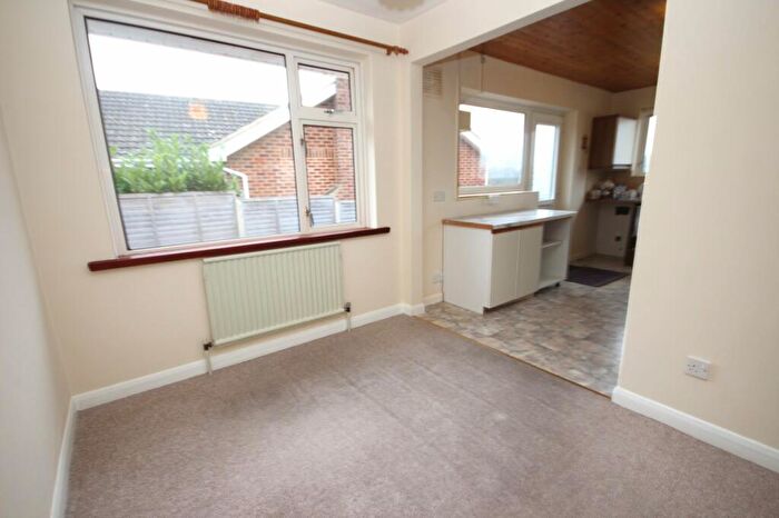 2 Bedroom Bungalow For Sale In Birkdale Road, Broadstone, Dorset, BH18