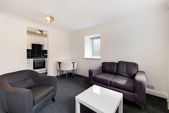 1 Bedroom Flat To Rent In Chiswick Plaza, - Sutton Court Road, W4