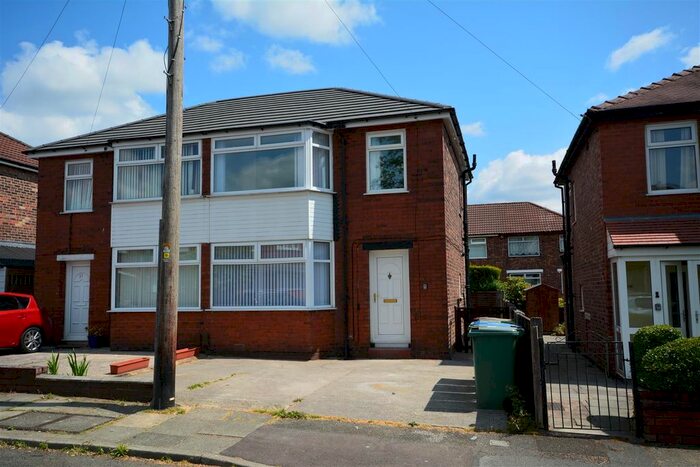 3 Bedroom Semi-Detached House To Rent In Maple Avenue, Whitefield, Manchester M45