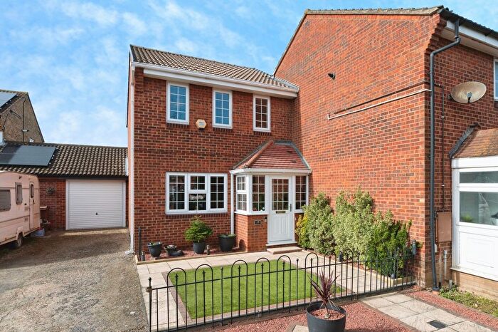 3 Bedroom End Terrace House For Sale In Arnold Place, Tilbury, Essex, RM18