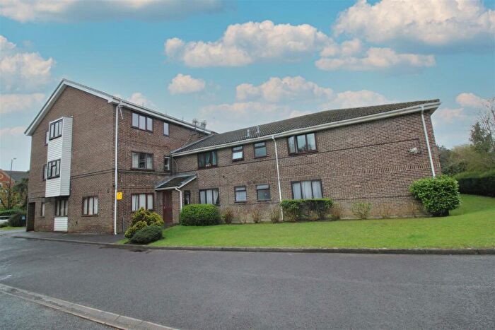 Flat To Rent In Ravendene Court, Southgate, Crawley, West Sussex., RH10