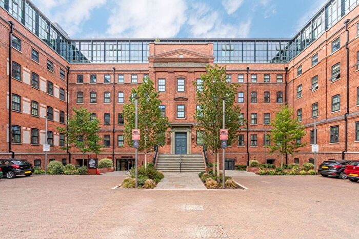 1 Bedroom Flat To Rent In Horlicks Quarter, Slough, SL1