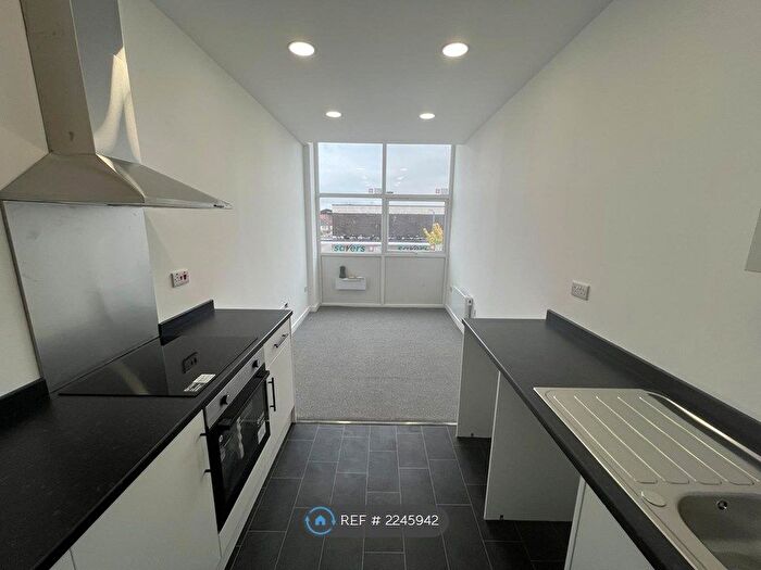 2 Bedroom Flat To Rent In Grosvenor Street, Stalybridge, SK15