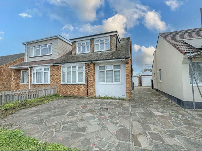 3 Bedroom Chalet For Sale In Craven Close, Ashingdon, SS4