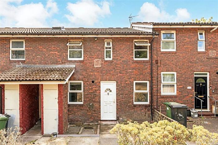 2 Bedroom Flat For Sale In Hope Close, Grove Park, SE12