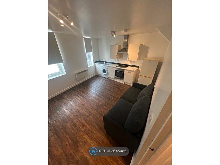 1 Bedroom Flat To Rent In Low Street, Sutton-In-Ashfield, NG17