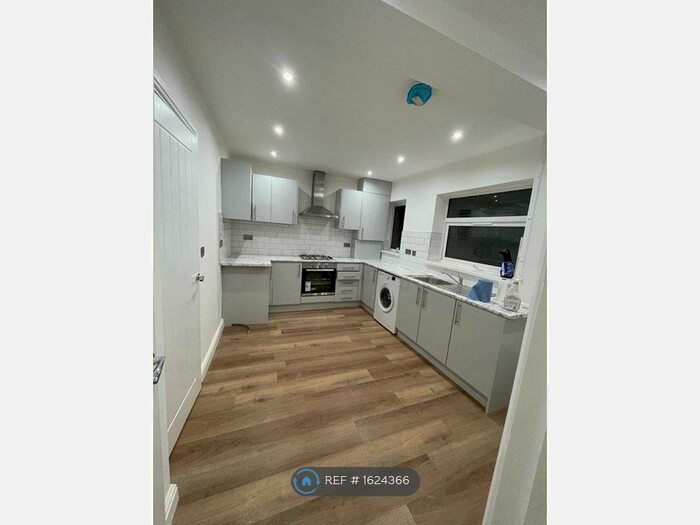 3 Bedroom Semi-Detached House To Rent In Gregory Avenue, Birmingham, B29