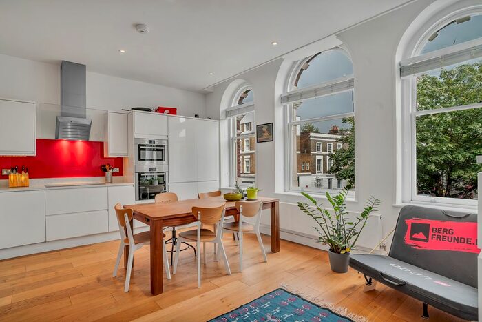 1 Bedroom Flat To Rent In Upper Street, Islington, London, N1