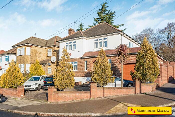 4 Bedroom Detached House For Sale In Manor Drive, London, N14