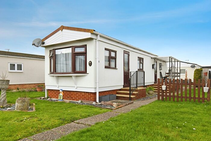 2 Bedroom Park Home For Sale In Highfield, Hockley, SS5