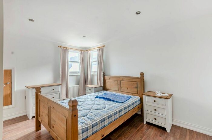 2 Bedroom Flat To Rent In Mitcham Road, Tooting, London, SW17