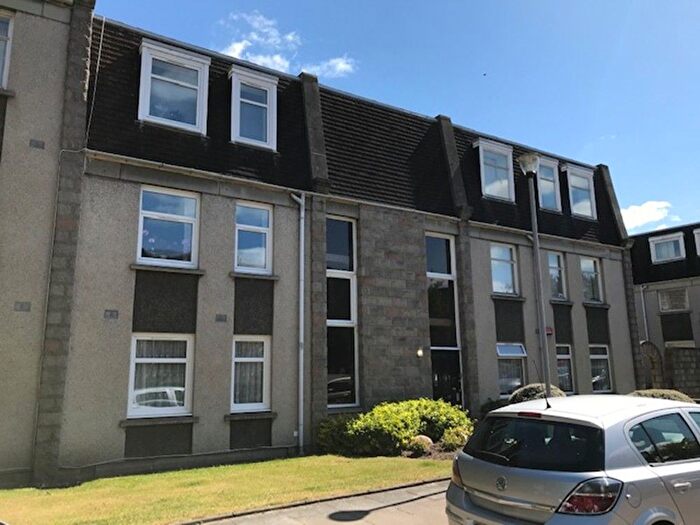 2 Bedroom Flat To Rent In Linksfield Gardens, Aberdeen, AB24