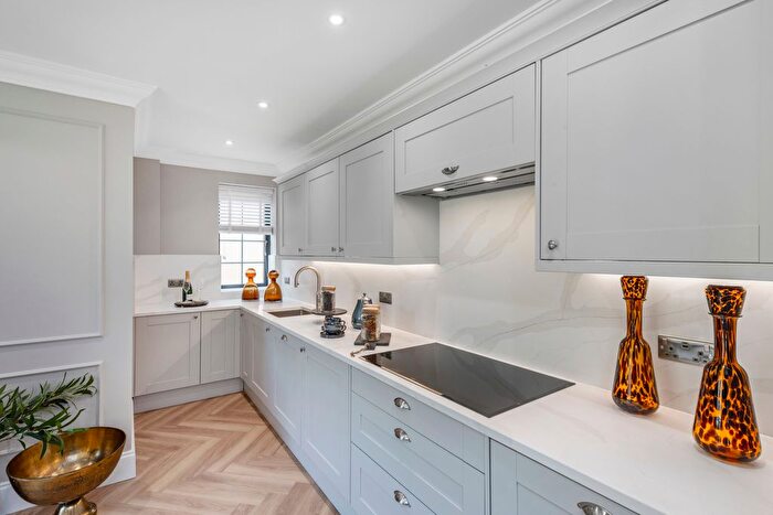 2 Bedroom Detached House For Sale In Barley Mow Lane, St.Albans, AL4