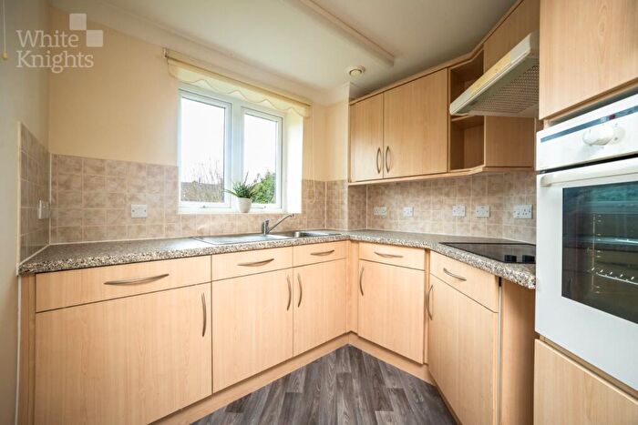 1 Bedroom Apartment For Sale In Douglas Bader Court, Howth Drive, Woodley, Reading, Berkshire, RG5