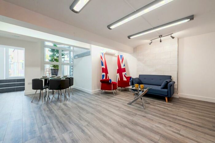 1 Bedroom Apartment To Rent In Goswell Road, EC1V