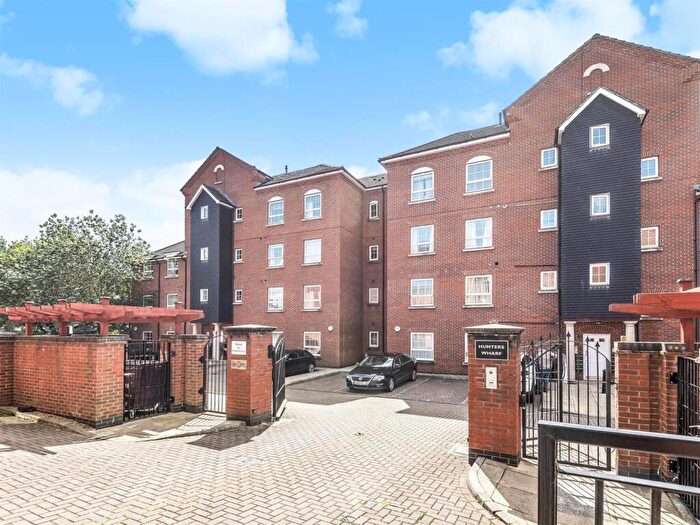 2 Bedroom Apartment For Sale In Katesgrove Lane, Reading, RG1