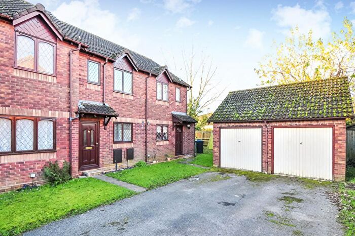 2 Bedroom Terraced House To Rent In Thatcham, Berkshire, RG19