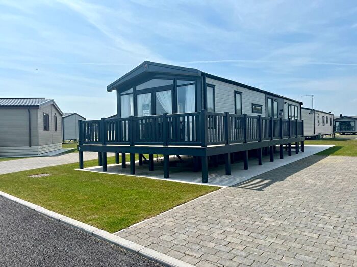 2 Bedroom Mobile/park Home For Sale In Wilsthorpe, Bridlington, YO15