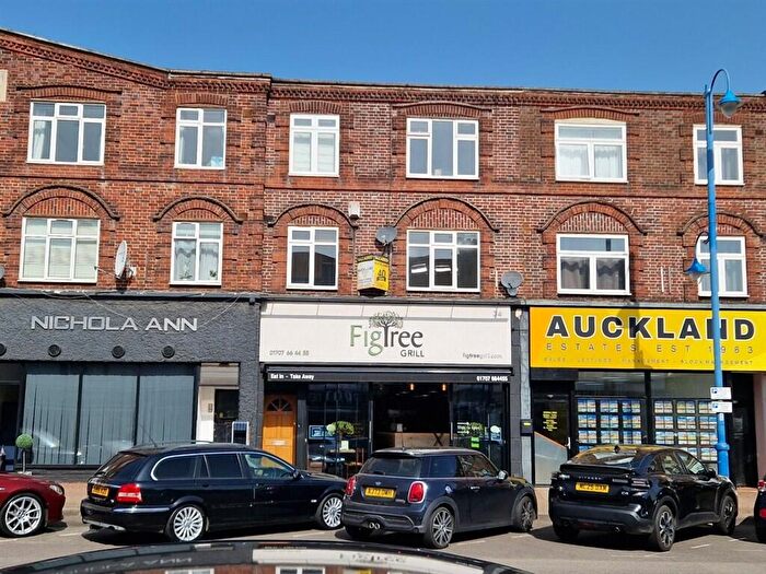 1 Bedroom Flat For Sale In Darkes Lane, Potters Bar, EN6