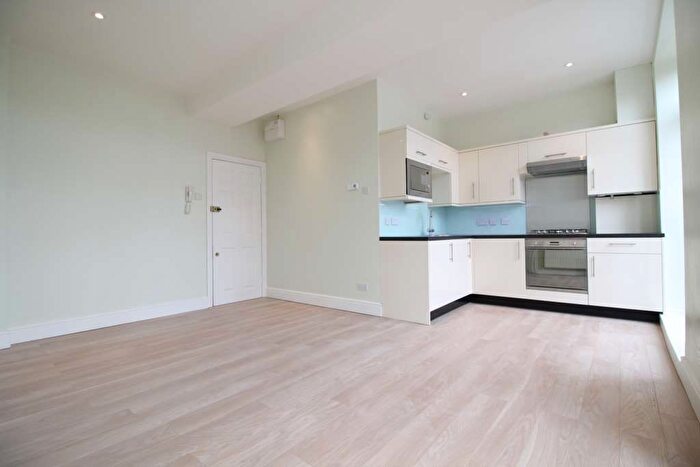 1 Bedroom Flat To Rent In High Street, Brentford, TW8