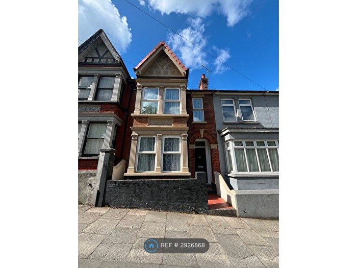 4 Bedroom Terraced House To Rent In Chatham Hill, Chatham, ME5