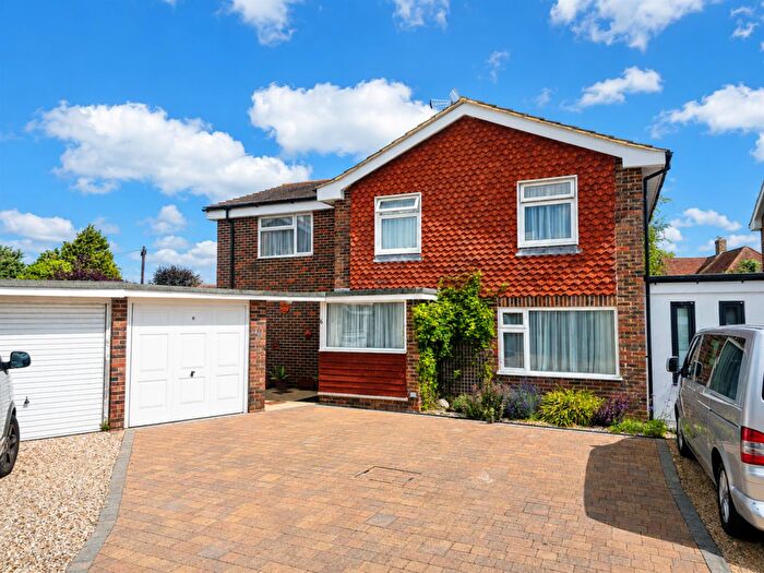 4 Bedroom Link Detached House For Sale In The Hermitage, North Mundham, Chichester, PO20