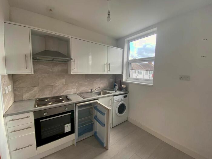 Studio To Rent In Lordship Lane, London, N17