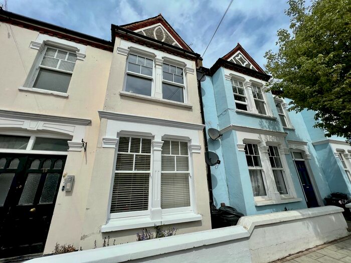 2 Bedroom Flat To Rent In Treport Street, Earlsfield, SW18