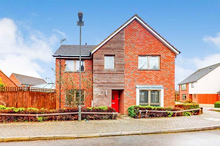 3 Bedroom Detached House To Rent In Delrogue Road, Crawley, RH11