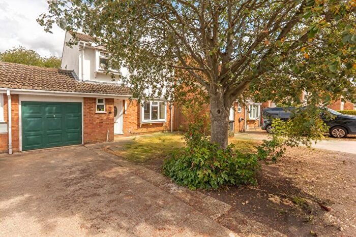 4 Bedroom Link Detached House For Sale In Hydrus Drive, Leighton Buzzard, LU7