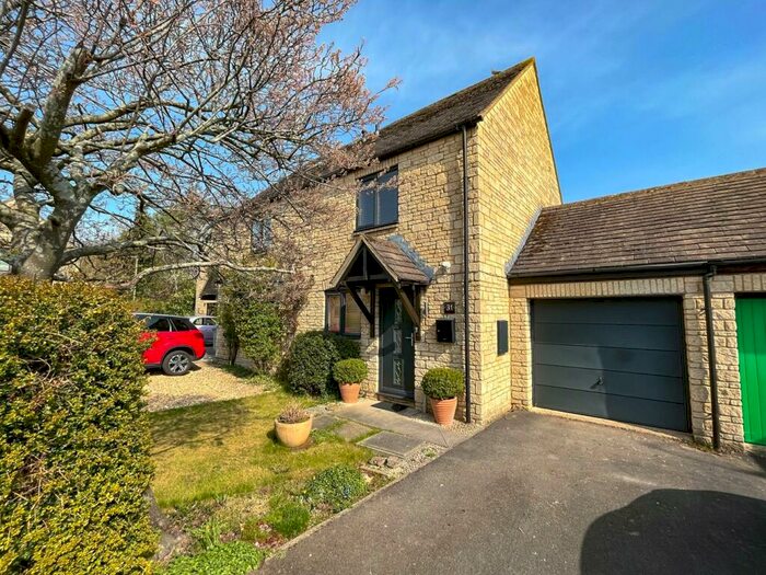 2 Bedroom Semi-Detached House To Rent In Painswick Close, Witney, Oxfordshire, OX28