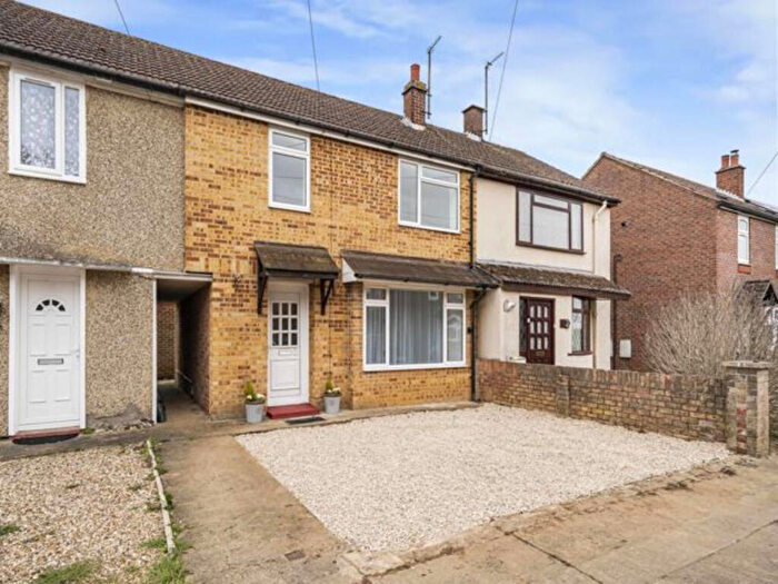 3 Bedroom Terraced House For Sale In Queens Avenue, Kidlington, OX5