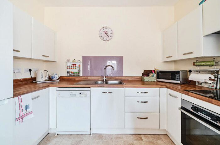 2 Bedroom Flat For Sale In Frome Road, Radstock, BA3