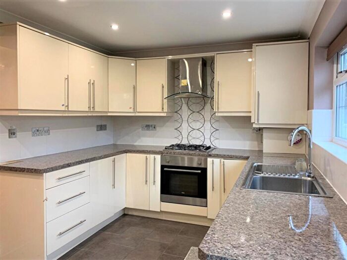 4 Bedroom Property To Rent In Oakwood Drive, Edgware, HA8